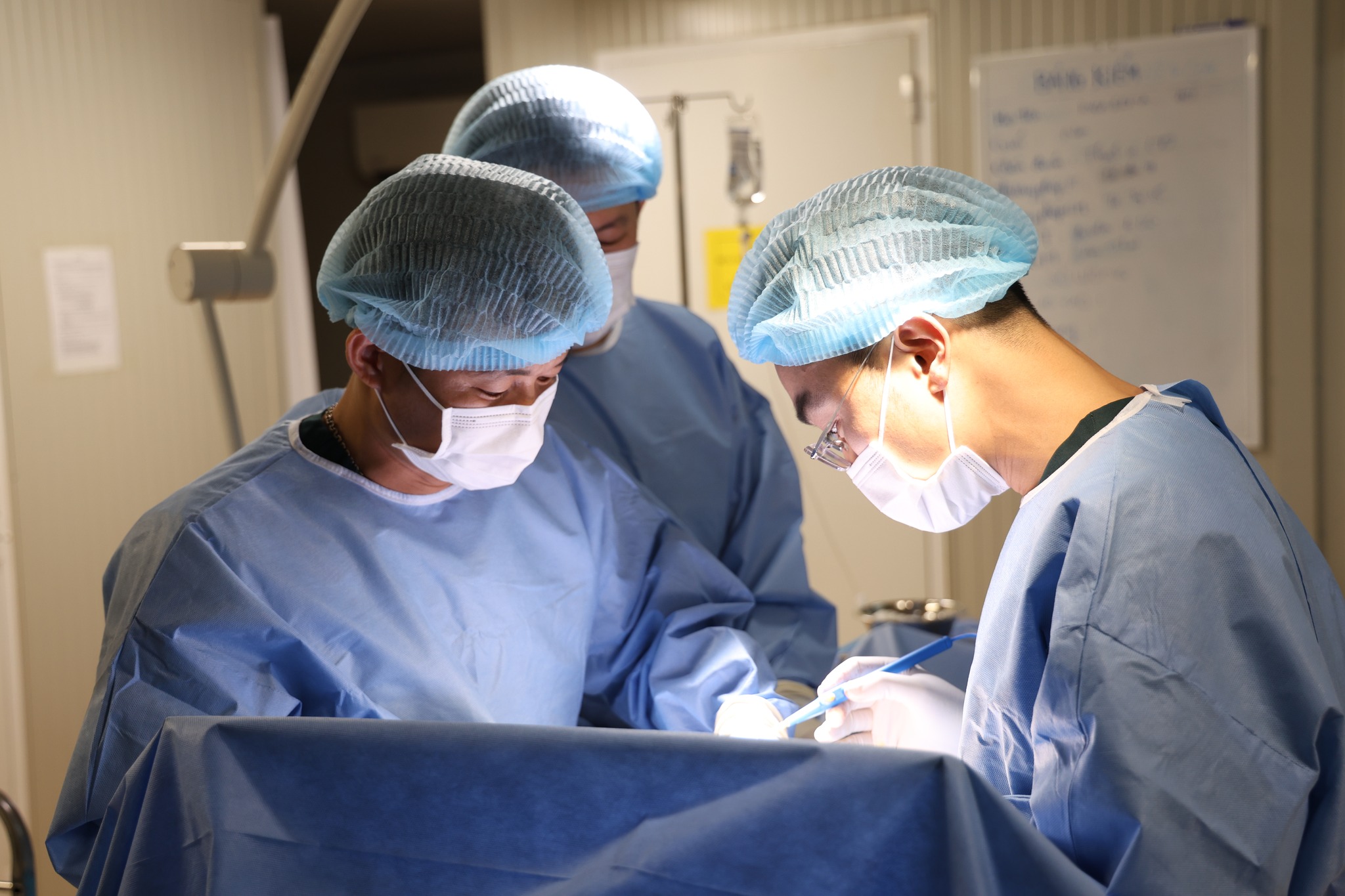 /UploadStore/admin/260110 ca phau thuat 10/614213492_1292896496199612_1492179256332235656_n.jpg